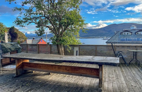 Alesund Apartment | Two-Bedroom City Apartment with Fire Place and Free Parking - Calm and Central