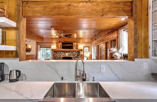Idyllwild Cabin | The Creek Lodge in Town Center