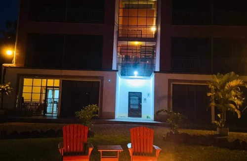 Bagope Condo | Cozy Fully Equipped Condo 3BR -7min walk from Lakenn