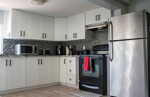 Namur Cottage | Detente Namur, a delightful two-bedroom chalet nestled by a tranquil small lake
