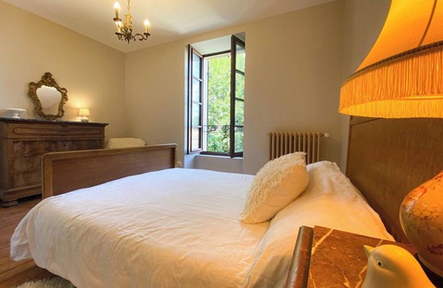 Mougon-Thorigne Bed & Breakfast | Charming chambres d'hotes in a former presbytery. 7 minutes from the A10 motorway.