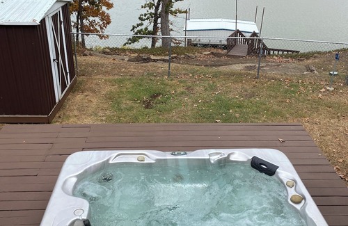 Canadian House | Water Front 3 bed home in Canadian. Private Boat Dock, Hot Tub & pet friendly.