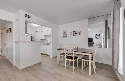 North Dallas Apartment | Cozy 2-bedroom apartment in excellent Dallas with fitness room, WiFi