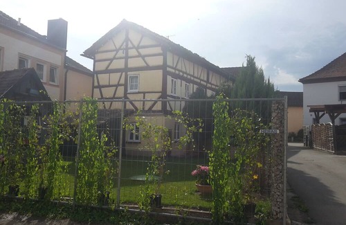 Dollnstein House | Monteursunterkunft mit Großem Garten in Dollnstein