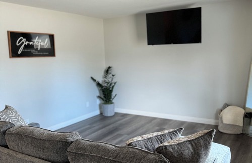 East Hemet House | Cozy 2-bedroom house in charming Hemet