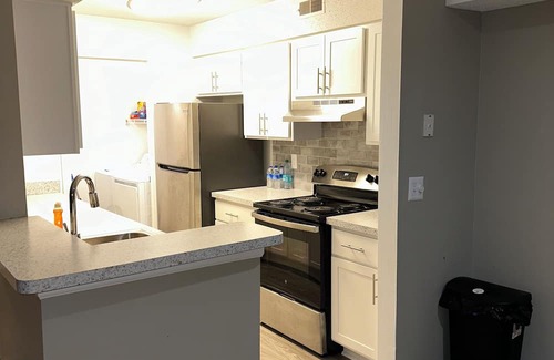 Ann Arbor Apartment | Charming 2-bedroom apartment with fitness room, pool & WiFi in Ypsilanti