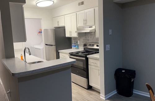 Ann Arbor Apartment | Charming 2-bedroom apartment with fitness room, pool & WiFi in Ypsilanti