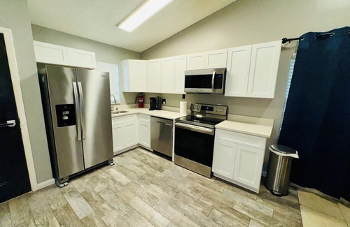 Fairvilla House | 2BD RM Home-Downtown/Wekiwa Springs