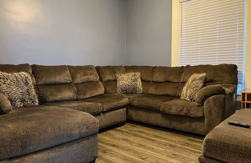 Niagara Falls House | Niagara Falls, New York ✔ Sleeps 20 ✔ 10 bedroom ✔