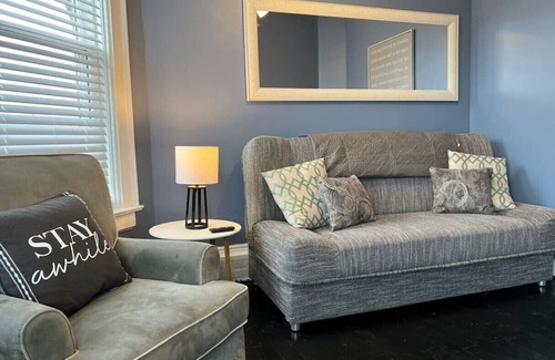 Niagara Falls House | Niagara Falls, New York ✔ Sleeps 20 ✔ 10 bedroom ✔