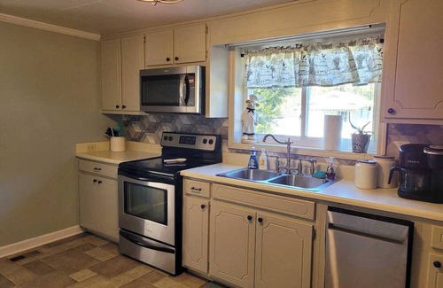 Sharpsburg House | Charming 3-bedroom house with WiFi, AC in lovely Sharpsburg