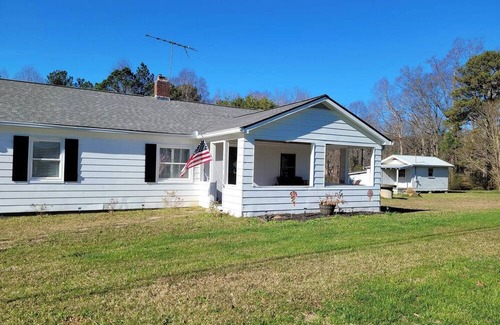Sharpsburg House | Charming 3-bedroom house with WiFi, AC in lovely Sharpsburg