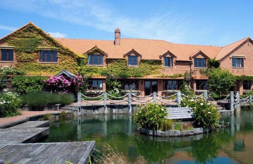 Stoke Apartment | Charming 2-bedroom country living apartment with fantastic amenities