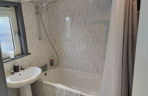 Buckie Cottage | Westview Cozy bungalow