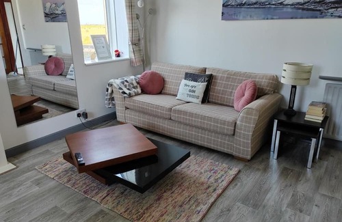 Buckie Cottage | Westview Cozy bungalow