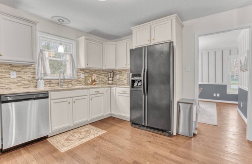 Greensboro House | Family Tranquil Retreat - Pool, HotTub, Golf, More