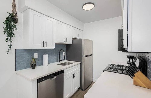 Los Olivos Apartment | Welcome to our Art’s District studio