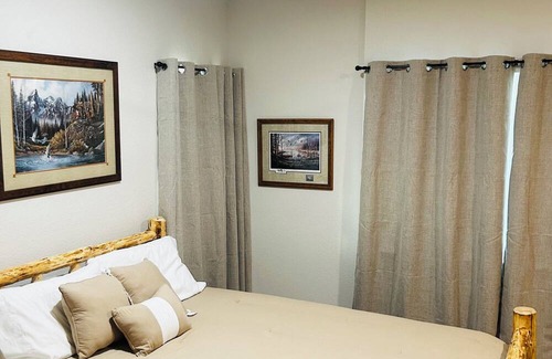 Weatherford Other | Charming farmhouse with 1 bedroom and WiFi, AC in amazing Weatherford TX