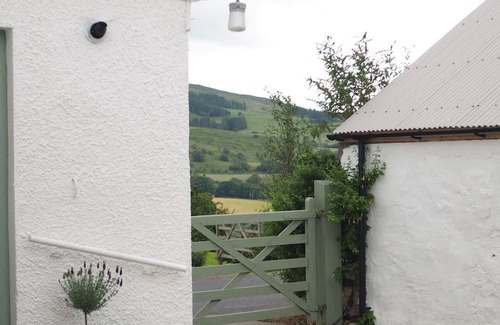 Dromore Cottage | Cosy Country Cottage