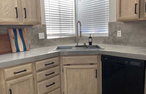Lemoore House | Family friendly, pet-friendly Casa in heart of Lemoore