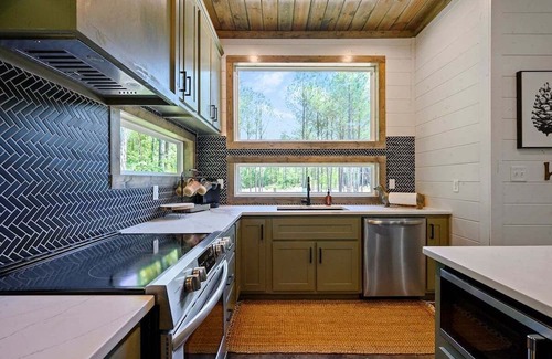 Pickens Cabin | Seasonal Private Swimming Pool, Hot Tub, Fire Pit
