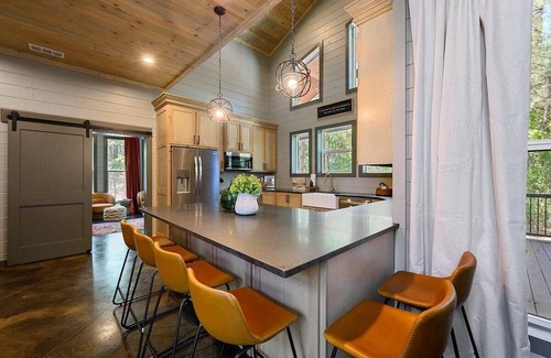 Pickens Cabin | Swimming Pool, Hot Tub, Fire Pit, Pet-Friendly