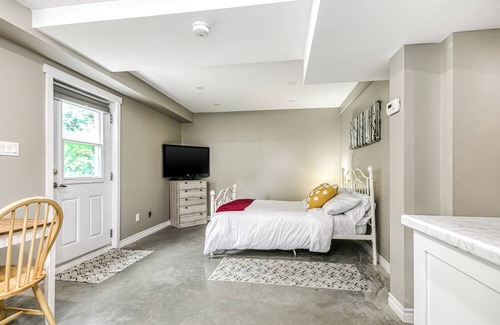 Sudbury Apartment | Cozy Comfy Bachelor