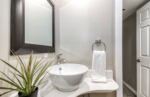 Sudbury Apartment | Cozy Comfy Bachelor