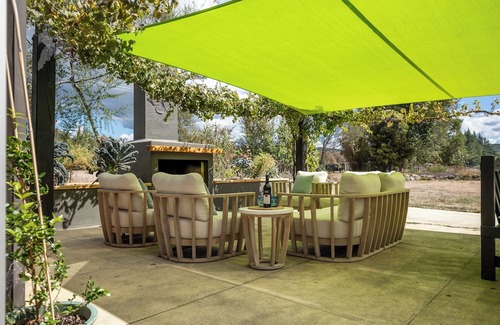Brightwater House | Higgs Rest in Tasman - central location to national parks, dog friendly