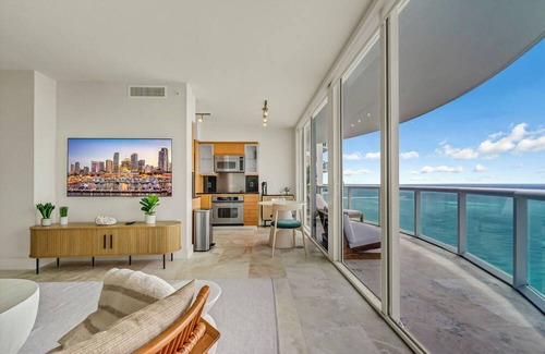 North Bay Village Apartment | Miami Beach Luxe Beachfront 2 Bedroom Condo | Free Gym & Balcony | Pet Friendly