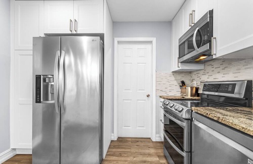 Boulevard Heights House | 4-bedroom house in a Fantastic Tropical Escape Haven in Hollywood