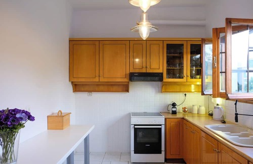 Kontos House | Spacious Holiday House with Seaview and Garden