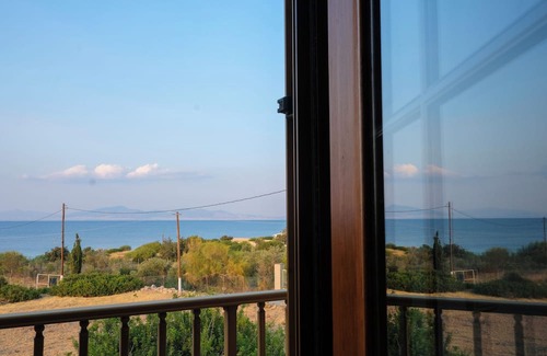 Kontos House | Spacious Holiday House with Seaview and Garden