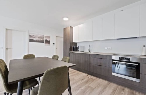 Arborg Apartment | Selfoss Secret: Free parking - King bed - Netflix