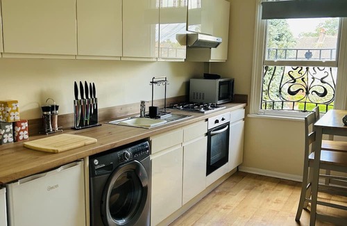 Worcester Apartment | Stunning, spacious, Edwardian 2 Bedroom Apartment, Worcester City Centre
