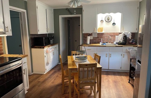 Cartersville Cottage | Butterfly-Crossing TWO Charming 2bedroom Country cottage 1-Acre Cartersville