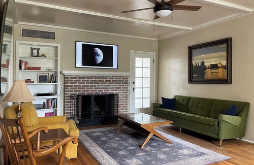 Midtown House | Charming 2-bedroom house, dog friendly, amazing central location