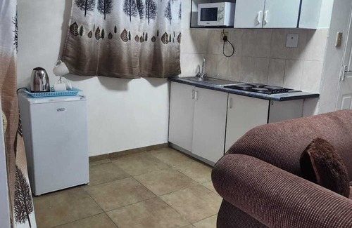 Greater Johannesburg Metropolitan Area House | Ogans Glen Stylish 1 BedRoom Apartment Self-Catering