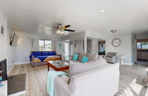 Clairemont Mesa East House | Beautiful home with private pool and game garage