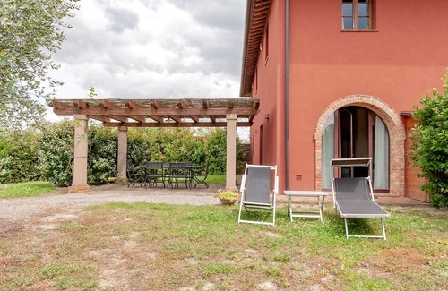 Toiano Apartment | Apartment 'La Colonica IV' with Shared Pool, Private Garden and Wi-Fi