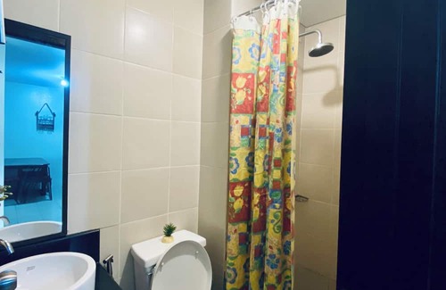 Highway Hills Condo | Cozy 2-bedroom condo in pleasant Mandaluyong with fitness room, WiFi