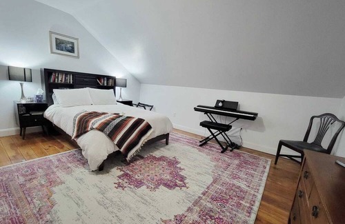 Malden House | Historic Fall Rental Steps From the Hudson in Saugerties