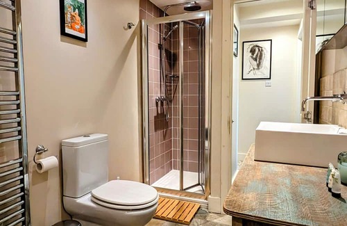 Archway Apartment | Modern Well Presented Apartment with Garden