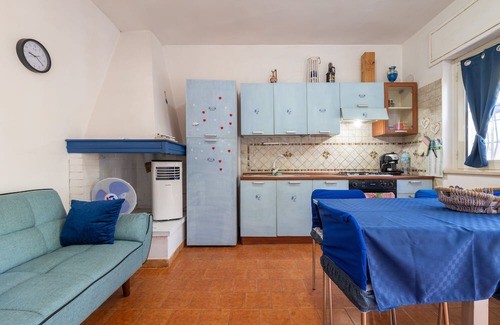 Giba House | Holiday Home 'La Casa Di Coccola' with Private Terrace, Wi-Fi and Air Conditioning