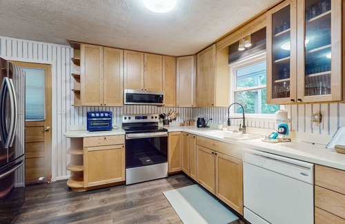 Foscoe House | Serene mountain Dog friendly home with nearby hiking trails