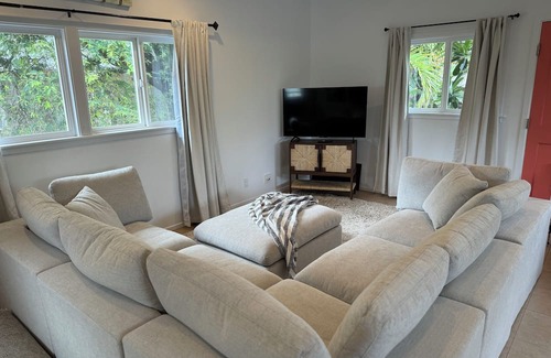 Lanikai Apartment | Private Studio - 4 minute walk to Lanikai Beach!