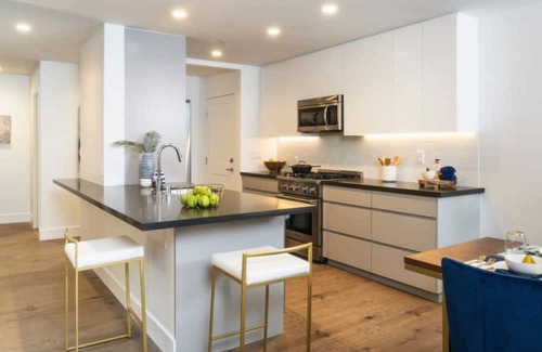 Sharon Heights Condo | Sharon Green: Upscale 2BR Condo