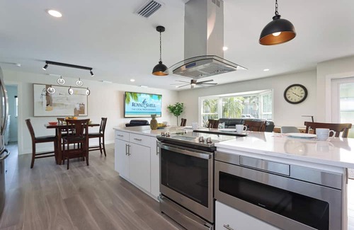 Yacht Club House | Gorgeous Canal-Front Home with Easy Access to the Gulf of Mexico - Sunshine and Seashells