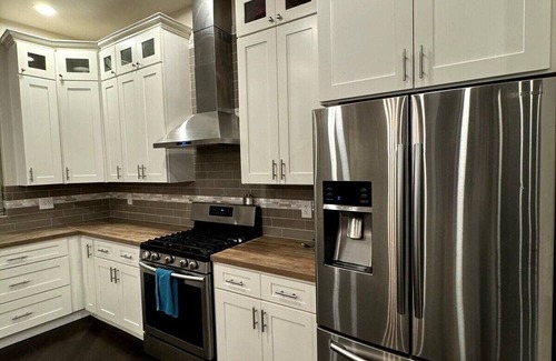 Lindon House | Private Hottub, Nearby Parks, Pet Friendly!