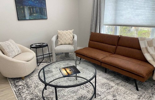 Sioux Lookout Apartment | Cozy apartment in lovely Sioux Lookout with AC, WiFi, Netflix, Amazon Prime